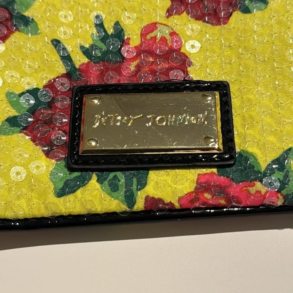 Betsey Johnson Twinkle Toes‎ Wristlet - Sequins - Yellow with Red Roses - Picture 2 of 9